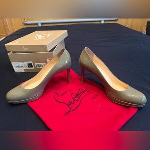 Very lightly worn almost pristine condition Louboutin  simple pump size 8.5.